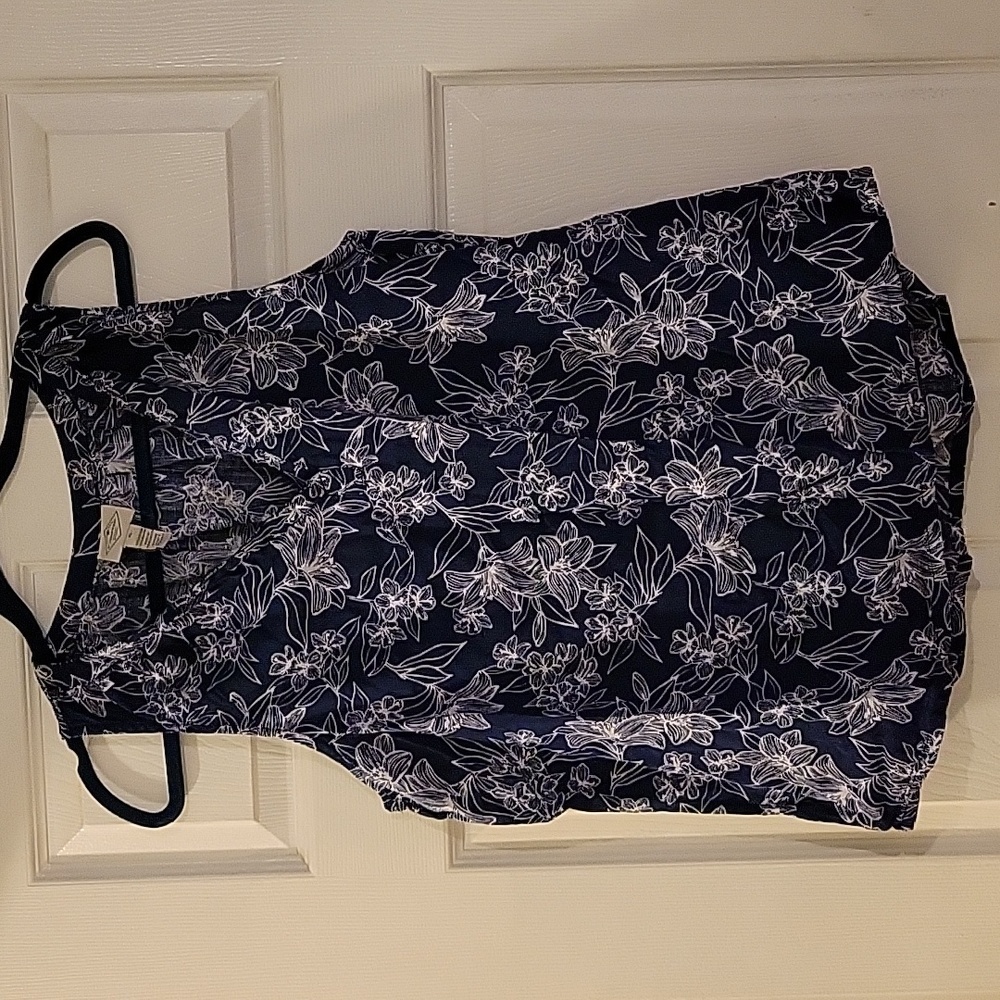 St. John's Bay sleeveless v-neck shirt